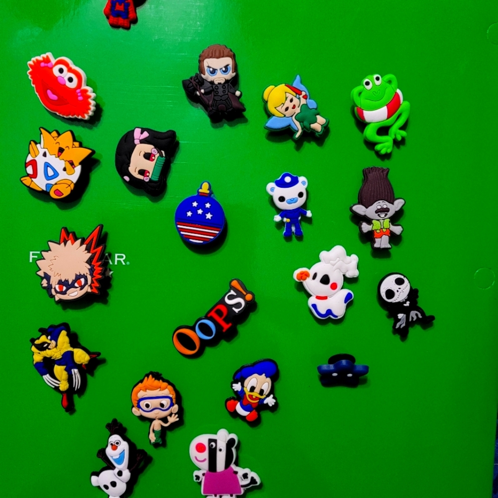 Lot of 20 pcs  PVC Different Shoe Charms
